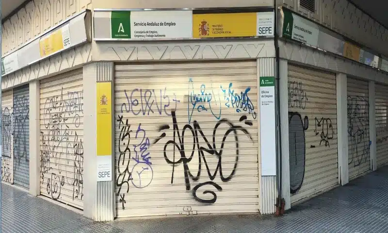 Facha de la Oficina del SEPE y el Servicio Andaluz de Empleo
